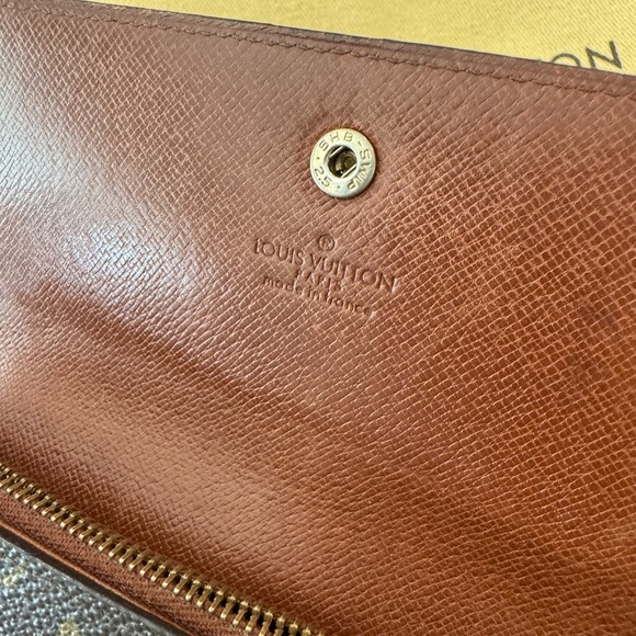 Louis Vuitton Monogram Sarah Wallet
Vintage - Picture 3 of 12
